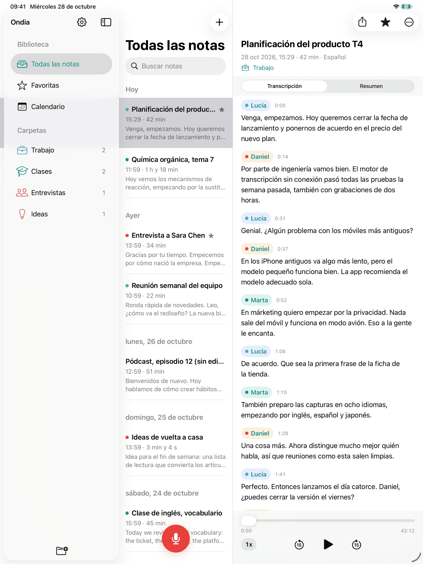 Ondia en el iPad con las carpetas en una barra lateral, la lista de notas y la transcripción de una reunión una al lado de otra.